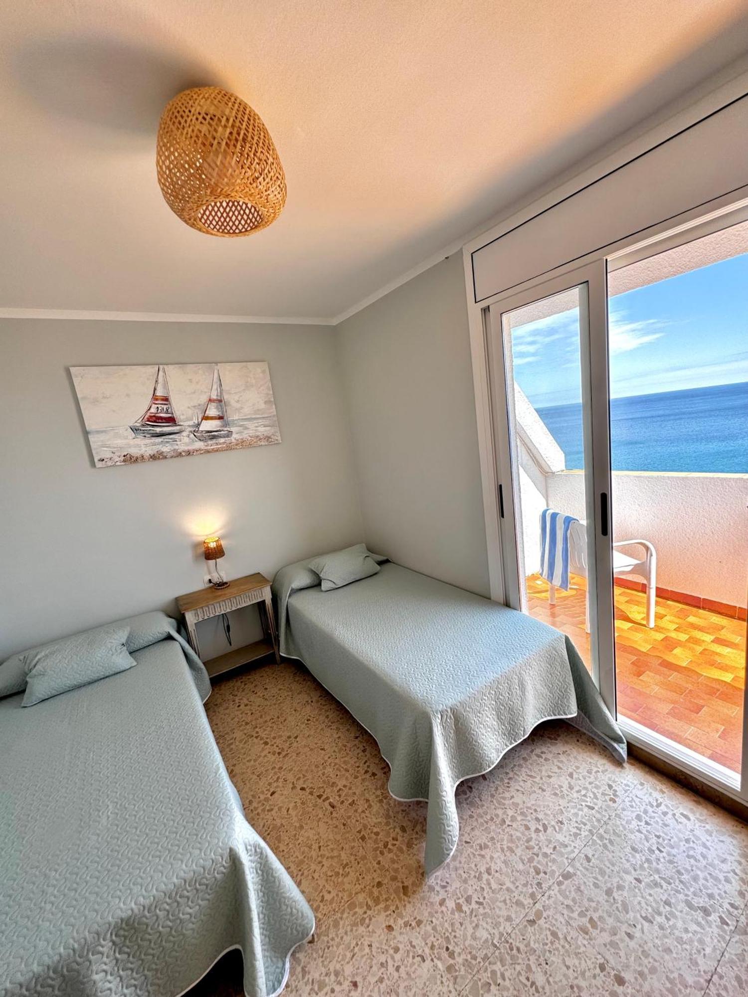 Charming Sea Front 3 Bedroom Apartment - Incredible Views! L'Ametlla de Mar Buitenkant foto